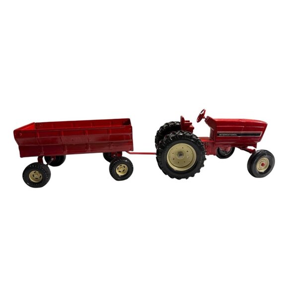 ERTL International Die Cast Harvester Tractor with Wagon - Picture 1 of 15